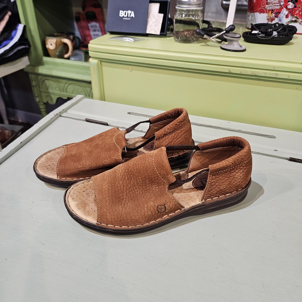 Beautiful Vintage Born Soft Brown Pebbled Leather Flats